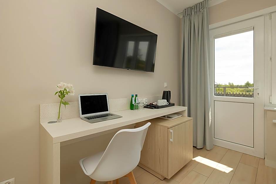 BURSZTYN - BERNSTEIN APARTMENTS