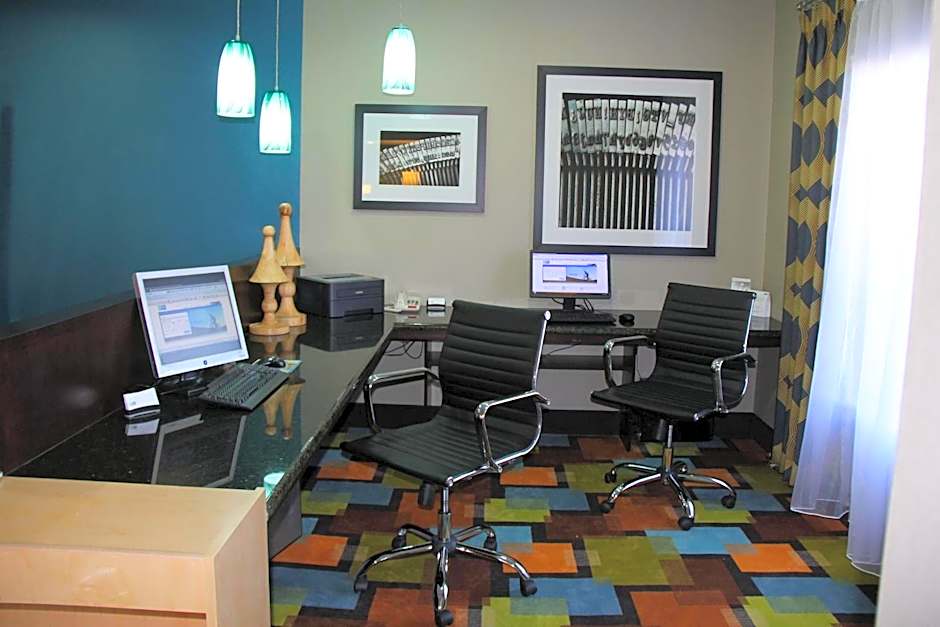 HOLIDAY INN EXPRESS & SUITES ROANOKE RAPIDS By IHG
