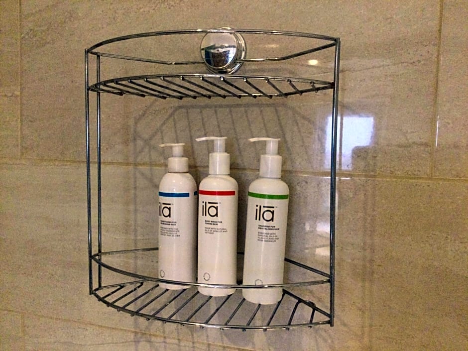 Field End House Strawberry Lane Meysey Hampton