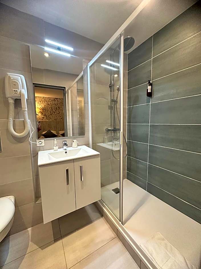 Hotel Les Palmiers En Camargue