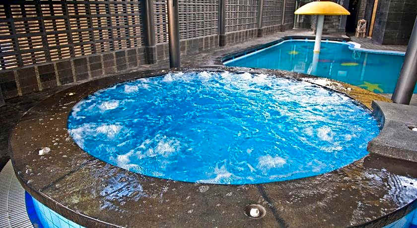 Crown Victoria Hotel Tulungagung