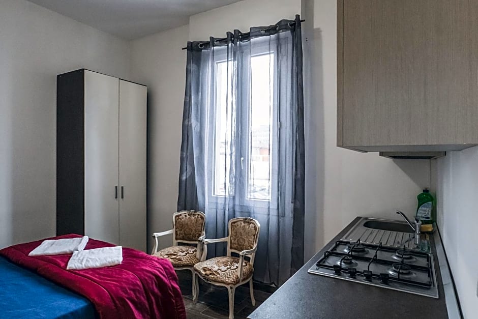 Bulldog Station Apartments with private WC, AC, TV