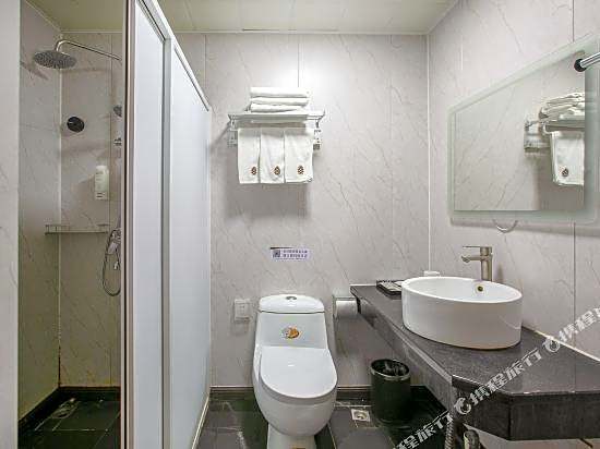 Zhiying Star Travel Collection Hotel (Zhujiang New Town Wuyangyu Subway Station)