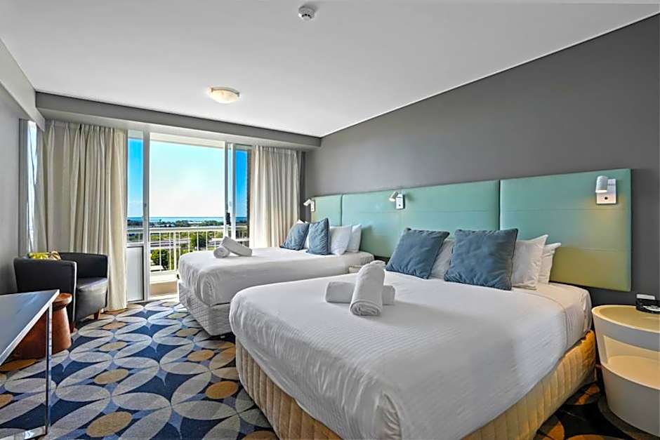 Rydges Gladstone Hotel