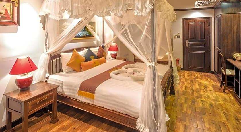 Tanawan Phuket Hotel