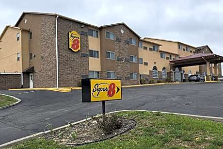 Super 8 by Wyndham Kansas City