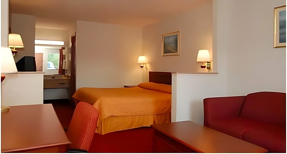 Econo Lodge Inn & Suites Forest