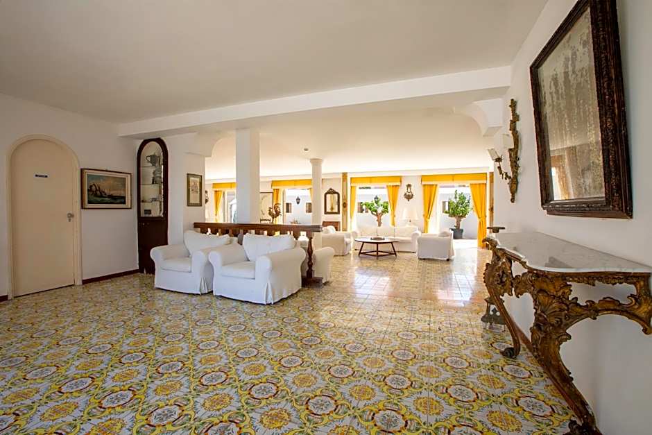 Hotel Torre Dei Borboni