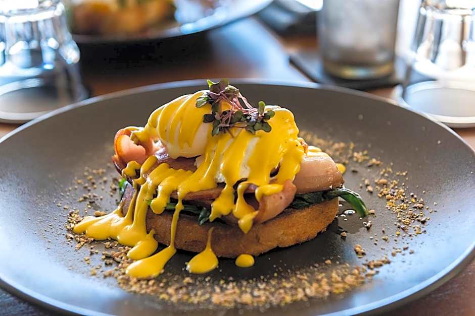 Burnett Riverside Hotel