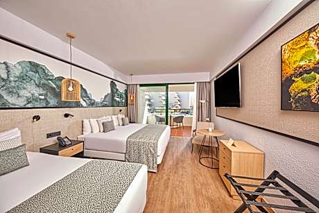 DOUBLE OR TWIN POOL VIEW 2 ADULTS