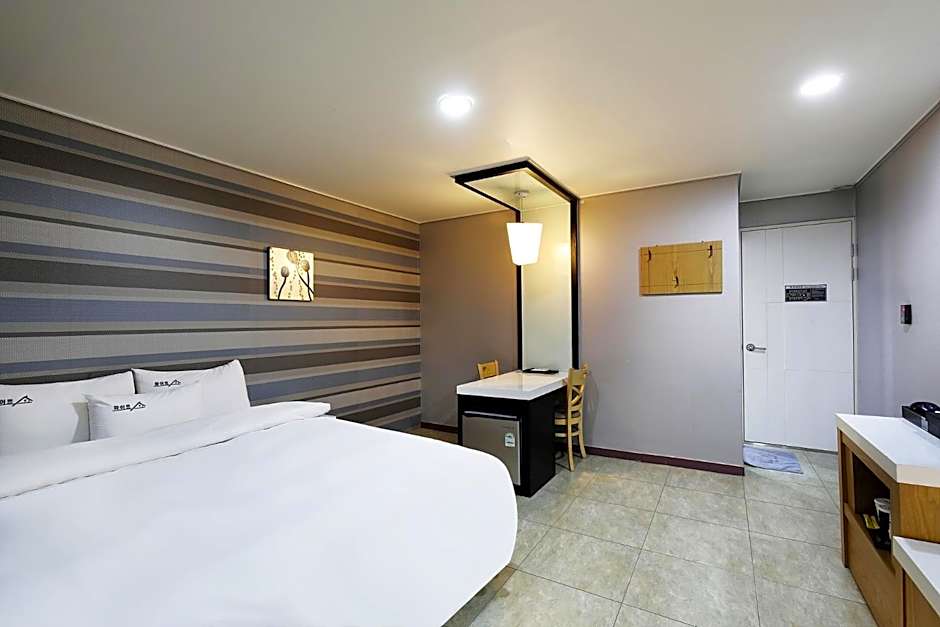 White Tourist Hotel