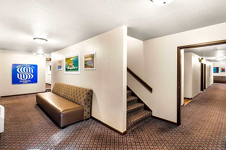 Americas Best Value Inn - Marquette