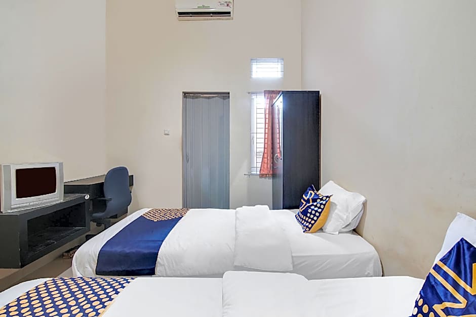 SPOT ON 91772 Nisrina Homestay Syariah