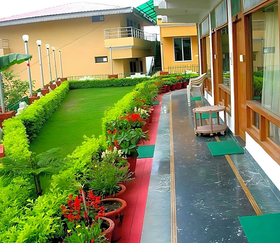 Hotel Lake Inn - A Luxury Lake View Hotel