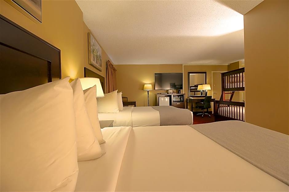 Photo 1 of 1 of Queen Suite with Two Queen Beds and Bunk Beds - Non-Smoking