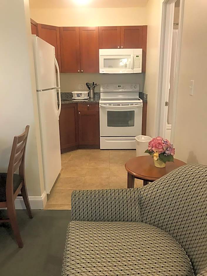 Crescent Suites Hotel