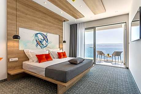 Superior room with balcony and sea view
