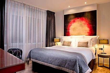 Deluxe, Larger Guest room, 1 Queen