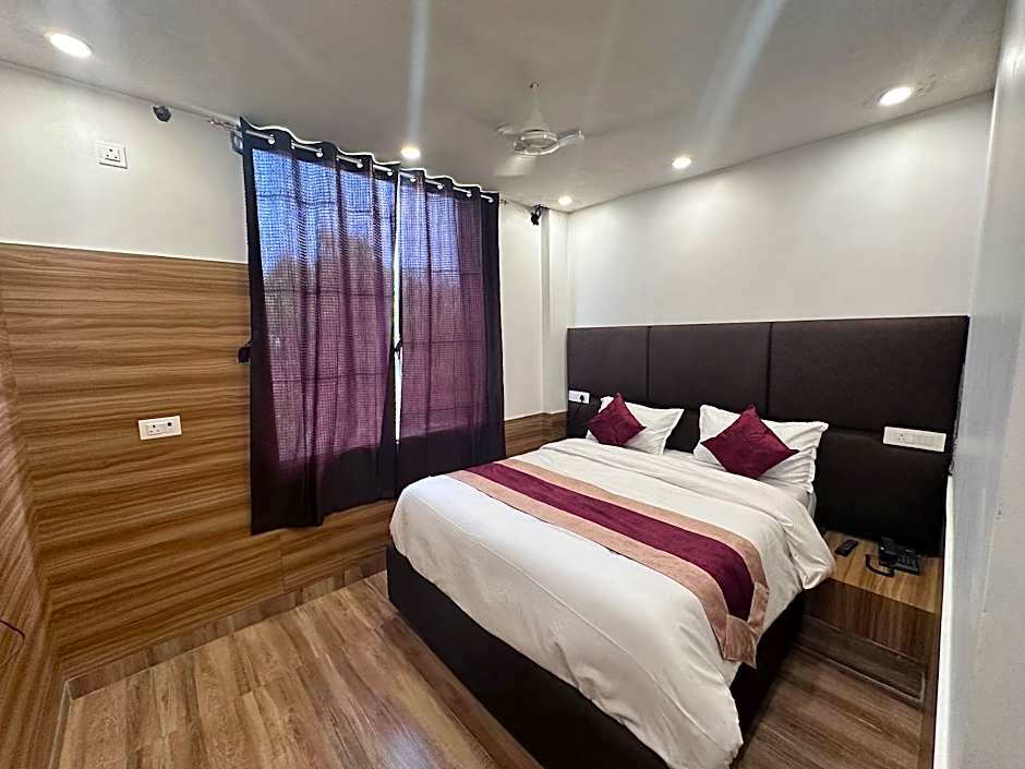 Hotel Obsidian Red