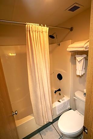 Queen Room with Spa Bath