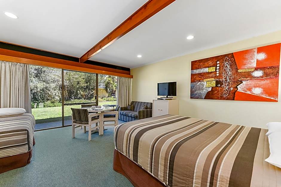 William Macintosh Motor Lodge