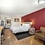 Red Roof PLUS+ & Suites Naples Downtown-5th Ave S