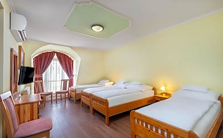 Quadruple Room with Terrace