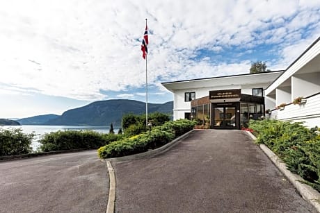 Olden Fjordhotel