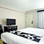 La Quinta Inn & Suites by Wyndham West Palm Beach - Florida Turn