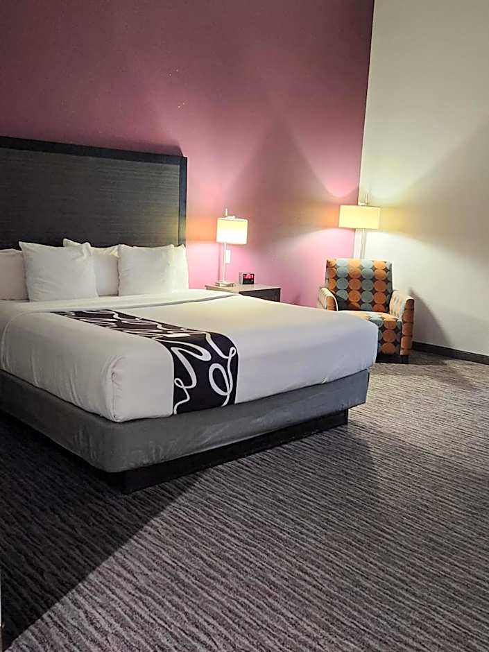 La Quinta Inn & Suites by Wyndham Dallas Grand Prairie North