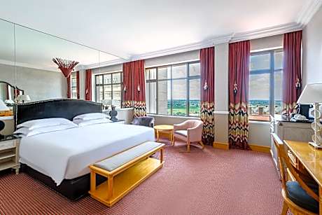 1 King Bed High Floor