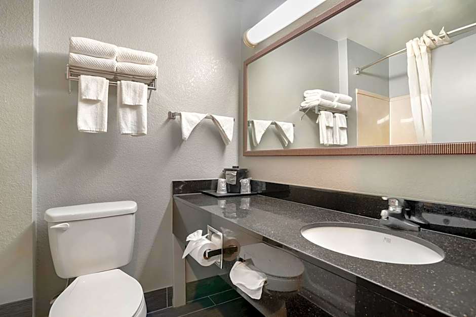 Quality Inn & Suites Birmingham - Highway 280