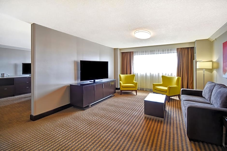 DoubleTree by Hilton Pleasanton at The Club