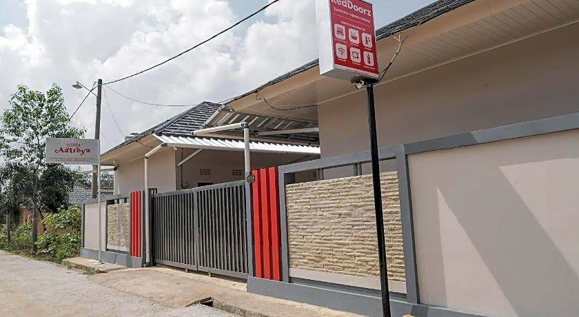 RedDoorz Syariah near Hajimena Lampung