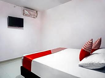 RedDoorz @ Homestay Madu Makassar