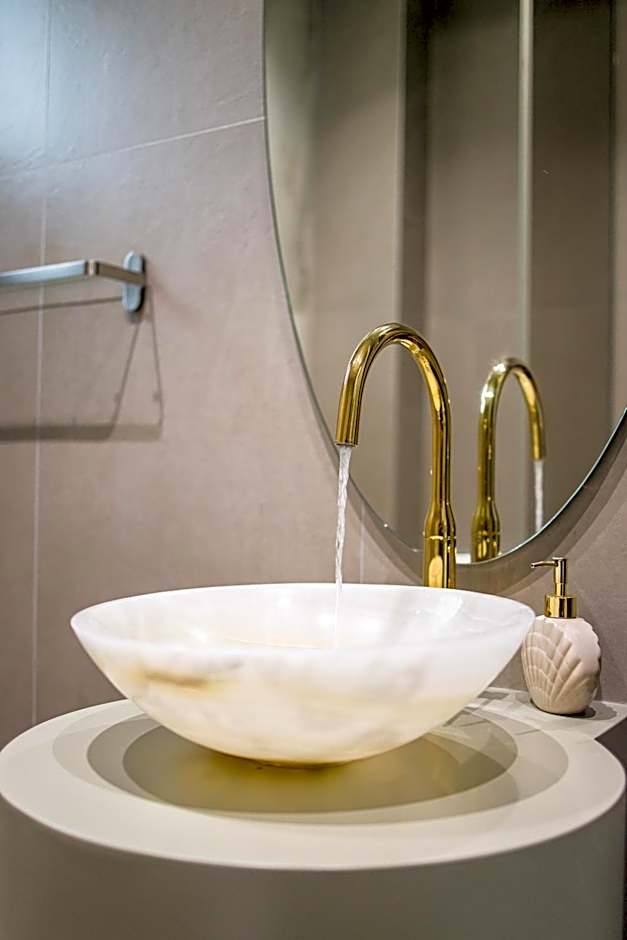 IO Luxury Pool & Hot Tub Suites