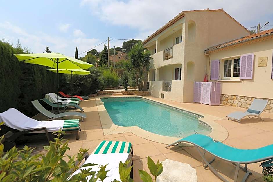 Photo 1 of 33 of La Bastide des Pins