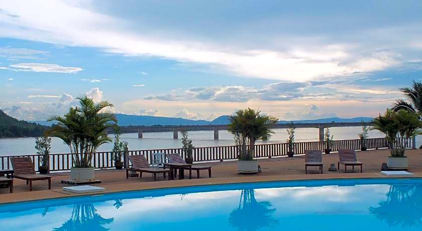 Arawan Riverside Hotel