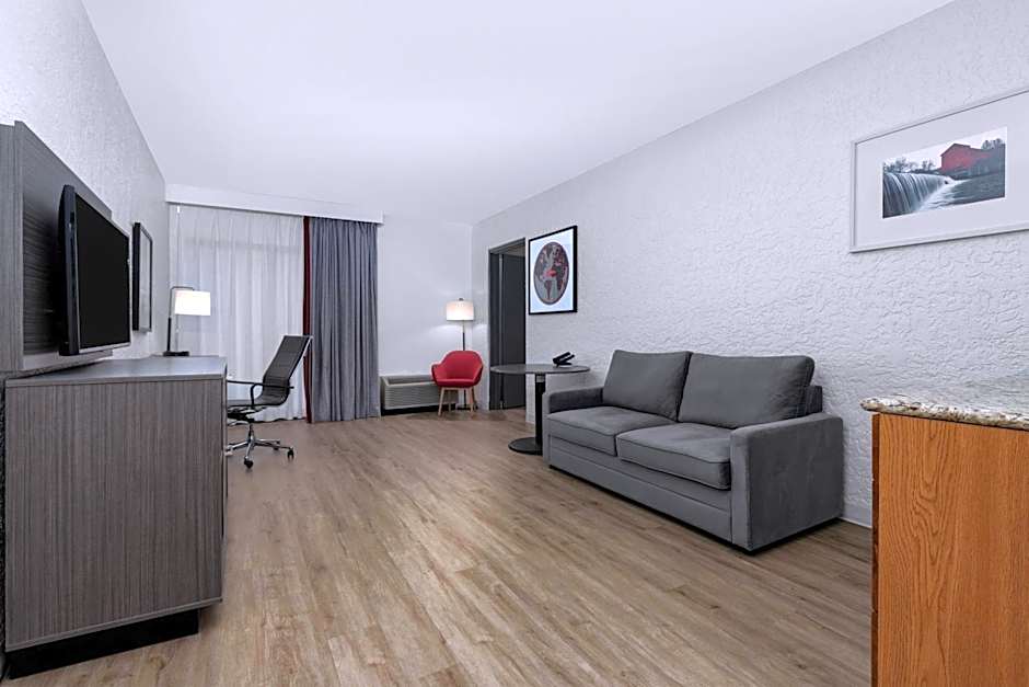 Ramada by Wyndham Tulsa Broken Arrow