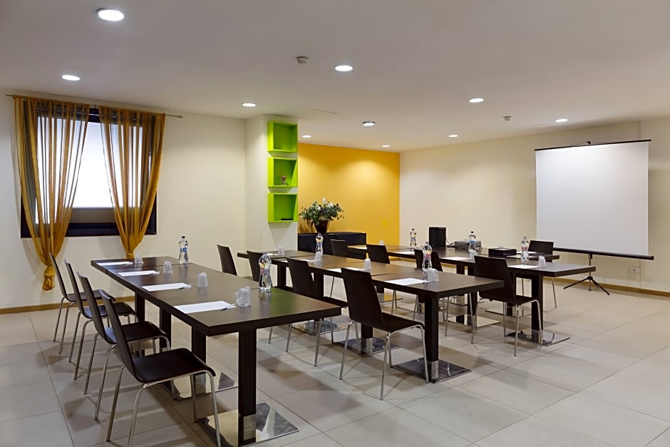 City Hotel & Suites Foligno