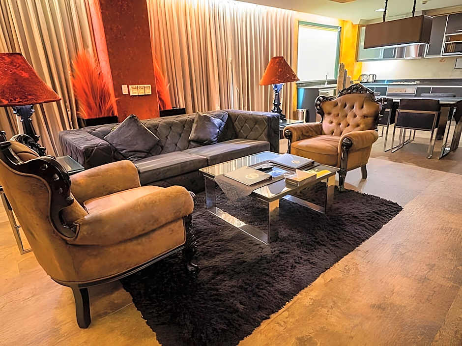 Fields Plaza Suites Condo-Hotel
