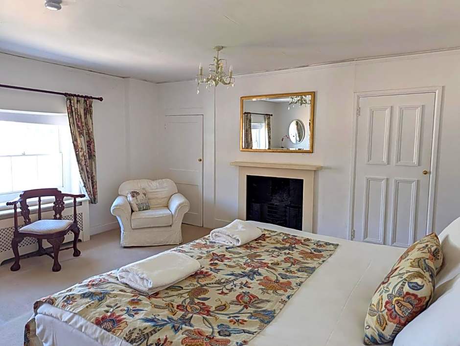 East Pallant Bed and Breakfast, Located in Large Georgian Townhouse in Central Chichester