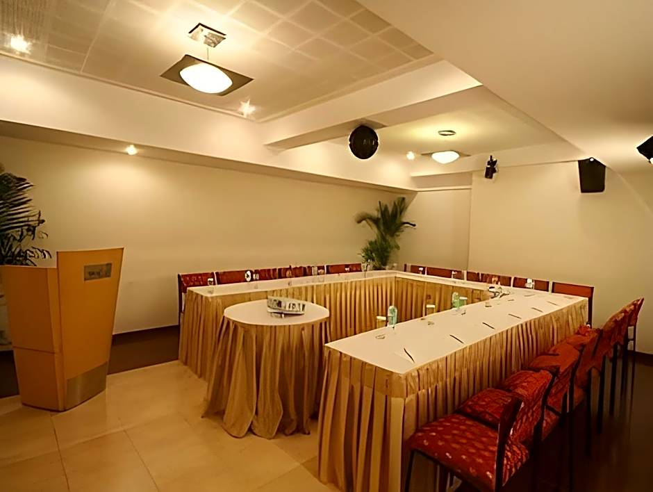 Hotel Suncity Residency