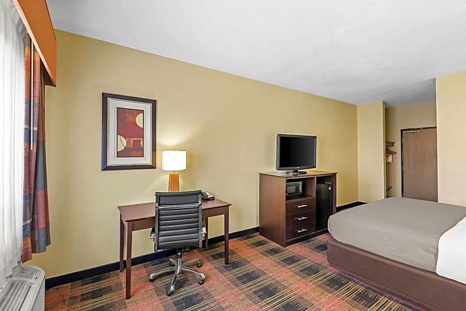 Quality Inn & Suites Des Moines Airport