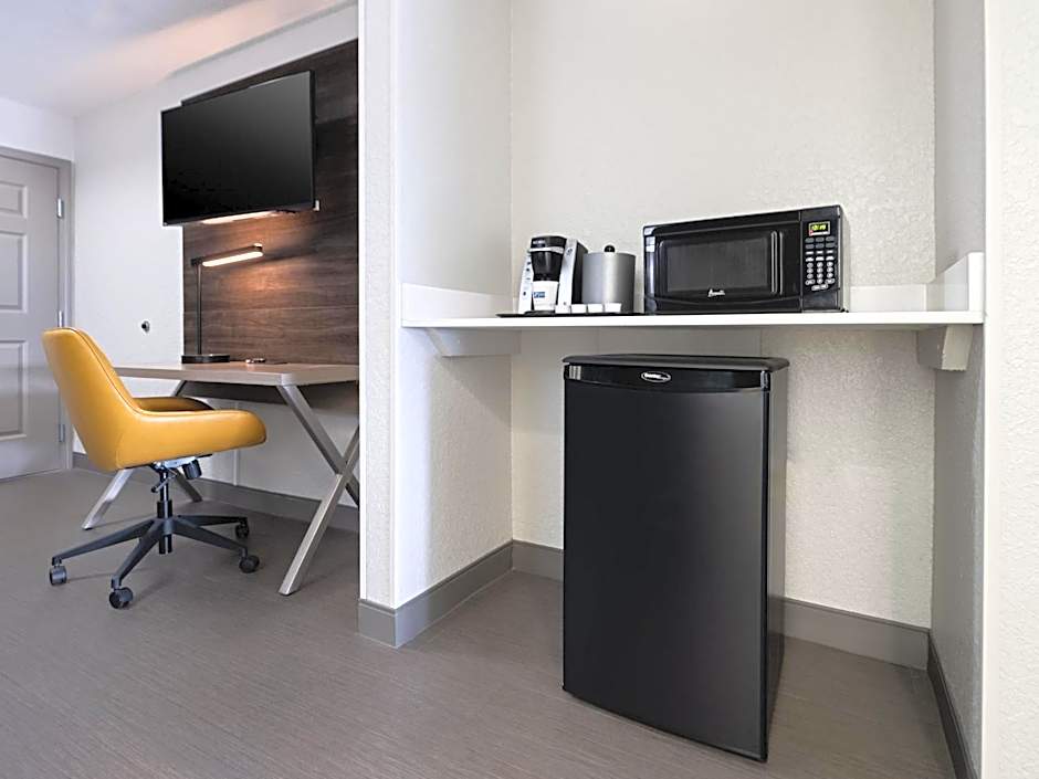 Holiday Inn Express & Suites Lakeland North - I-4 By IHG