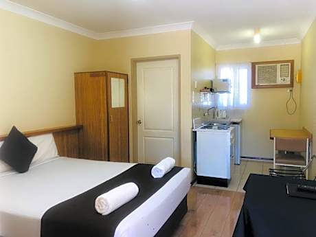 Queen Room - Pets Not Allowed