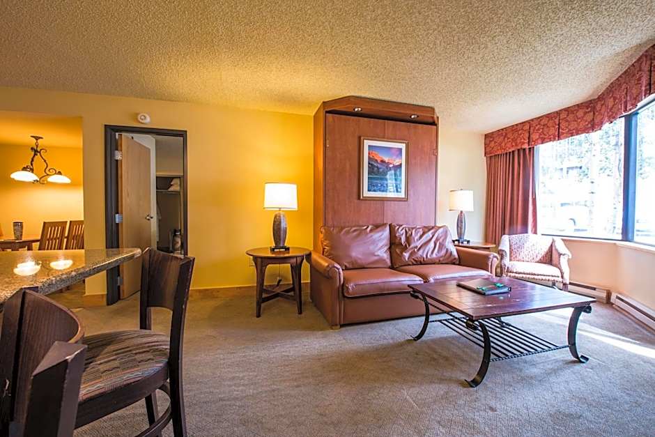 The Grand Lodge Hotel and Suites