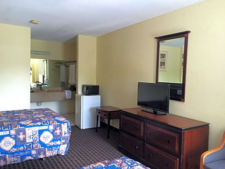 Double Room with Two Double Beds - Disability Access/Non-Smoking