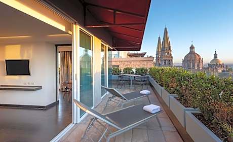 1 King Bed Room Suite With Terrace 36.89 Sqm And 28.89 Sqm Of Terrace-wifi Ava Living Room-55 Inch H