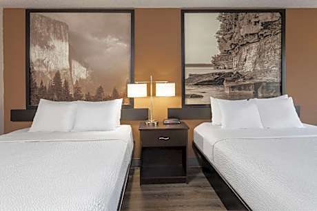 Queen Room with Two Queen Beds - Non-Smoking
